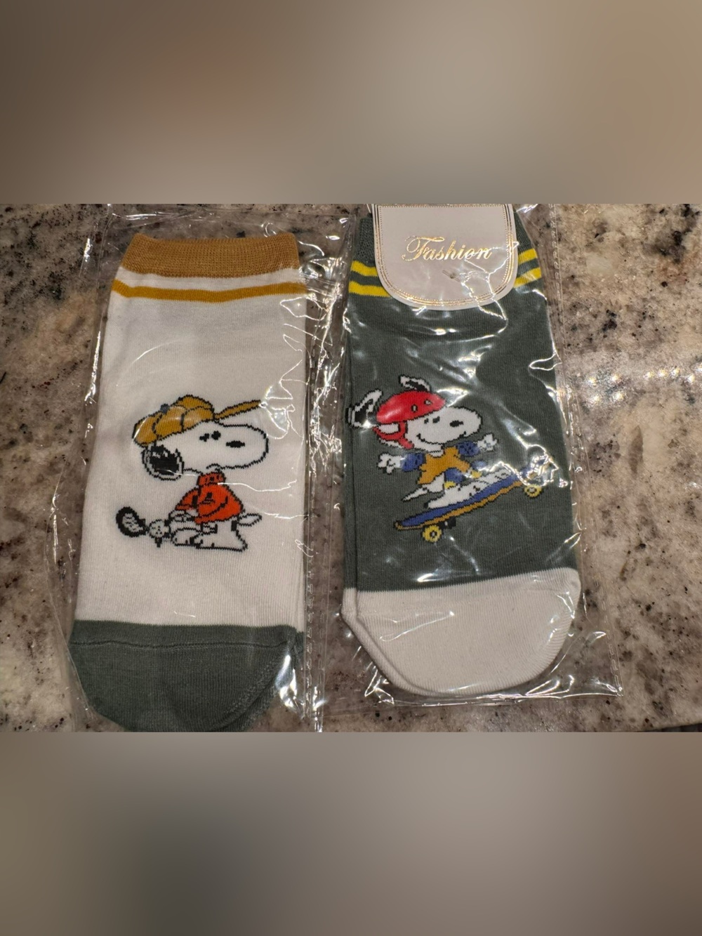 Set of 2 Snoopy Graphic Ankle Socks for Women - OS